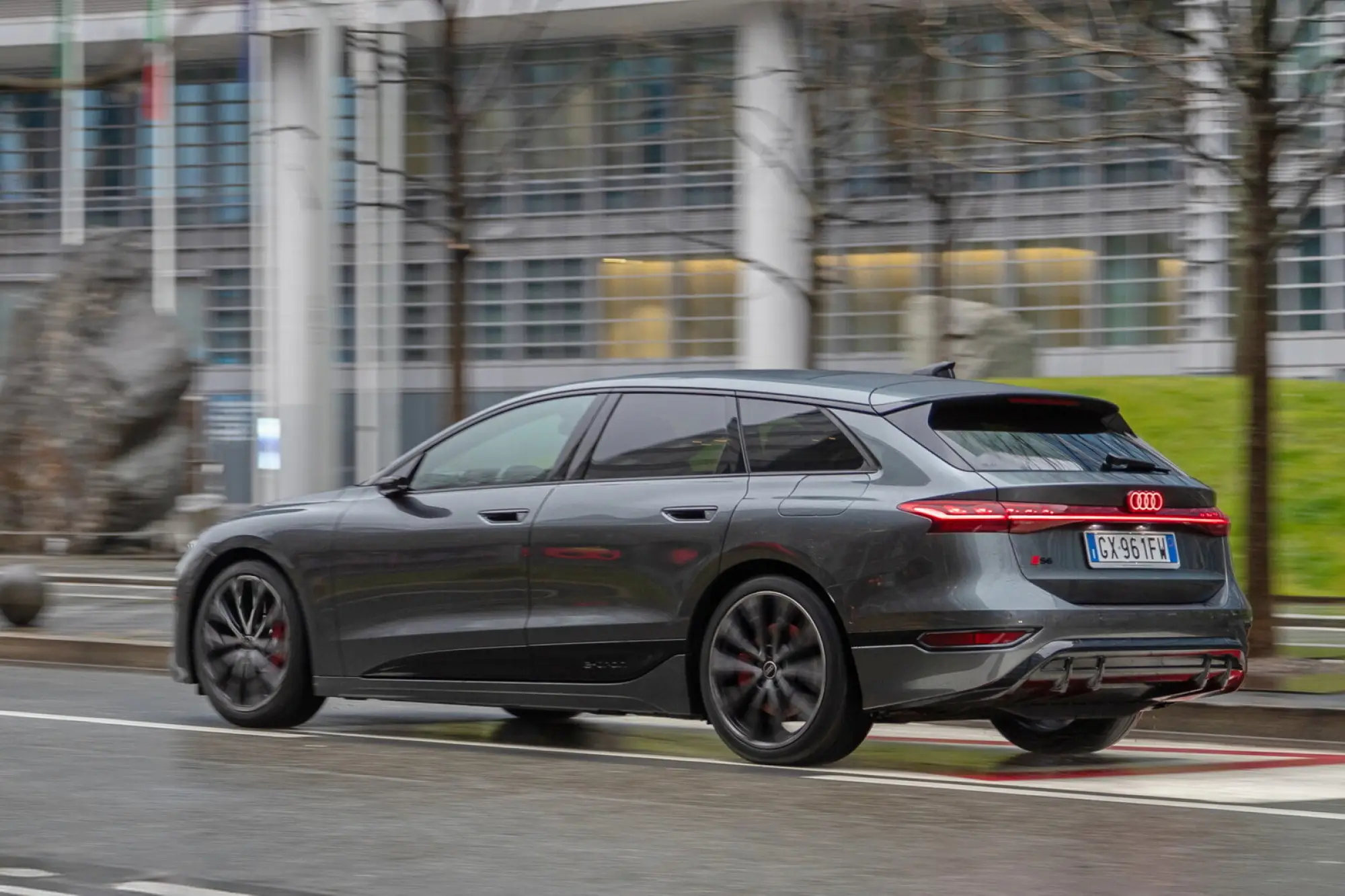Audi A6 Avant e-tron 2025: prezzo, foto, dimensioni, allestimenti - 5