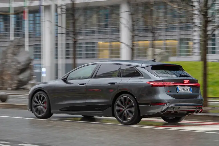 Audi A6 Avant e-tron 2025: prezzo, foto, dimensioni, allestimenti - 5
