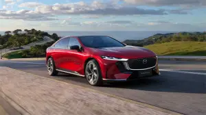 Mazda 6e 2025: prezzo, foto, dimensioni e allestimenti