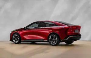 Mazda 6e 2025: prezzo, foto, dimensioni e allestimenti