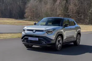 Suzuki eVitara 2025 - Foto ufficiali