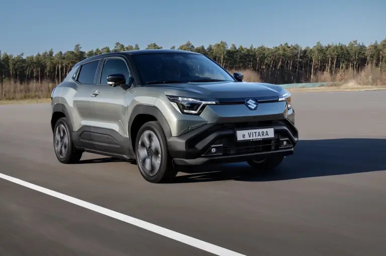 Suzuki eVitara 2025 - Foto ufficiali - 9