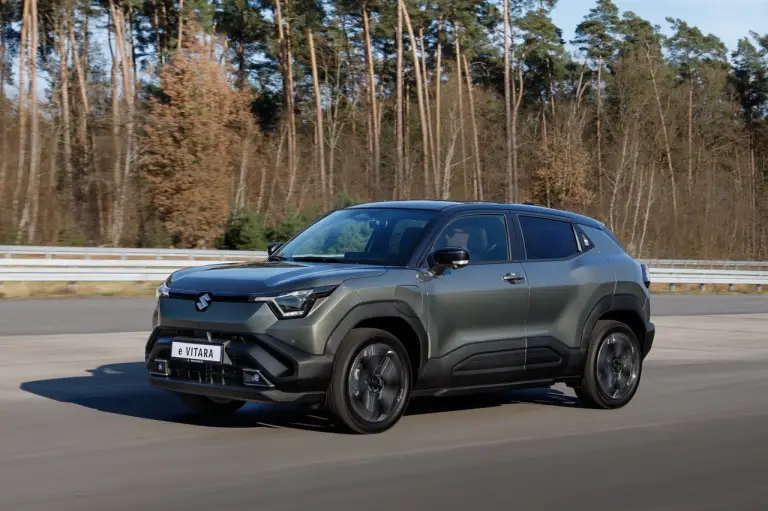 Suzuki eVitara 2025 - Foto ufficiali - 12