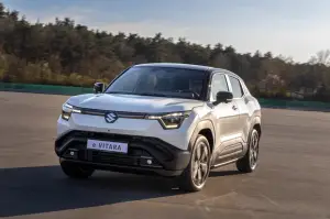 Suzuki eVitara 2025 - Foto ufficiali