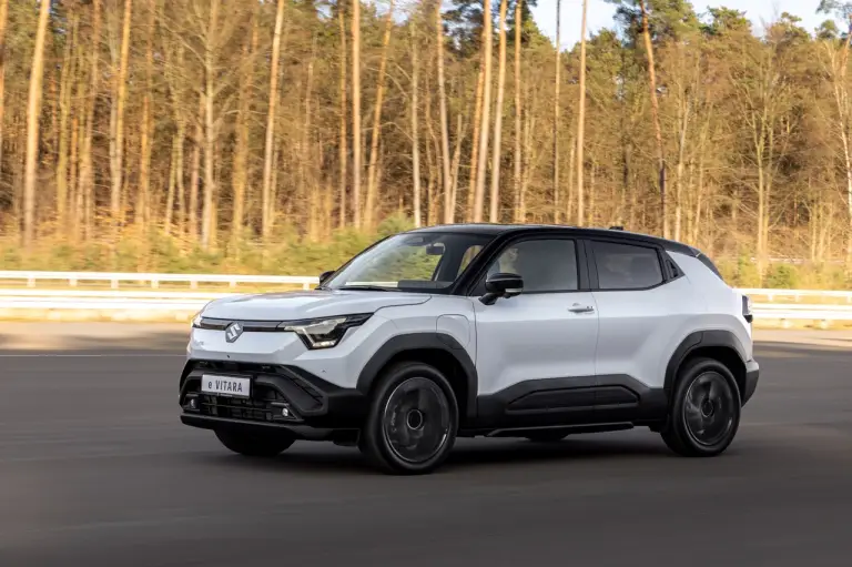 Suzuki eVitara 2025 - Foto ufficiali - 23