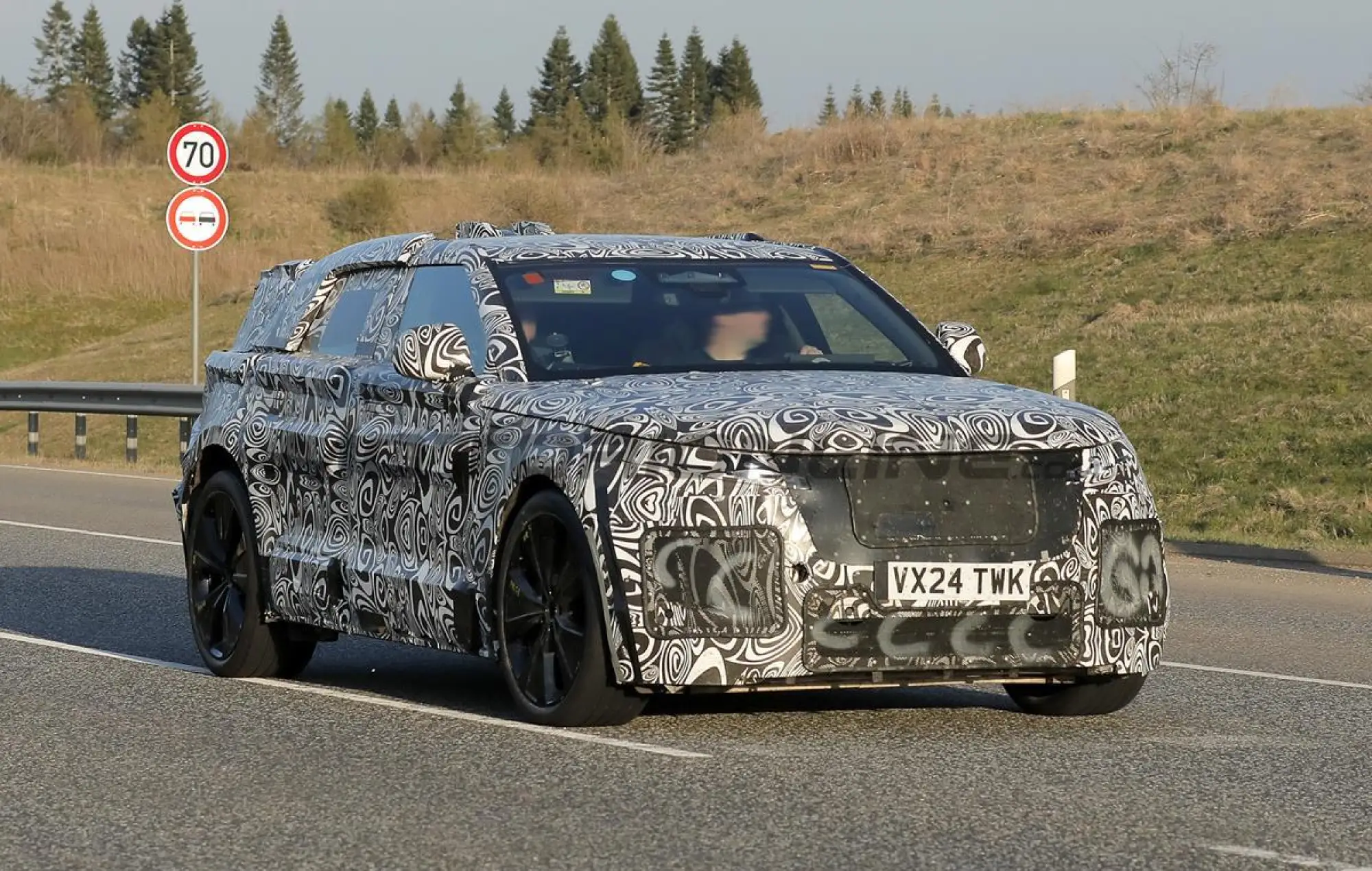 Range Rover Velar 2026 - Foto spia 14-04-2025 - 2