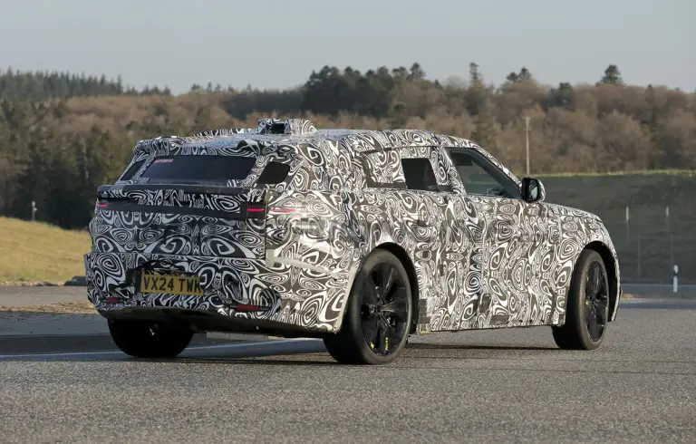 Range Rover Velar 2026 - Foto spia 14-04-2025 - 12
