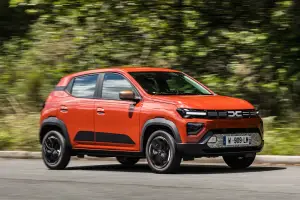 Dacia Spring 2025: prezzo, foto, dimensioni, allestimenti