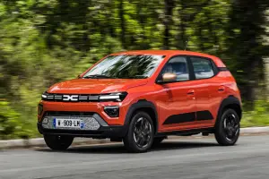Dacia Spring 2025: prezzo, foto, dimensioni, allestimenti