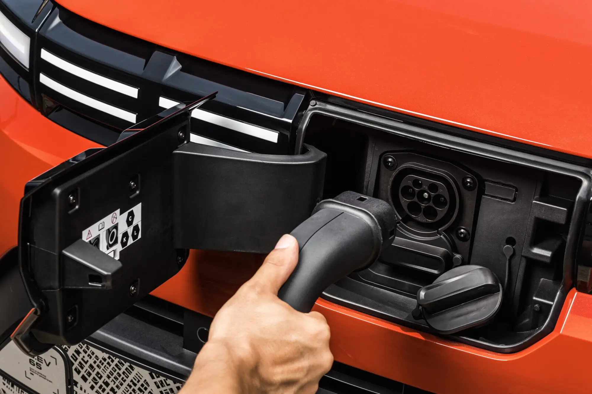 Dacia Spring 2025: prezzo, foto, dimensioni, allestimenti - 10