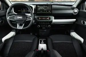 Dacia Spring 2025: prezzo, foto, dimensioni, allestimenti