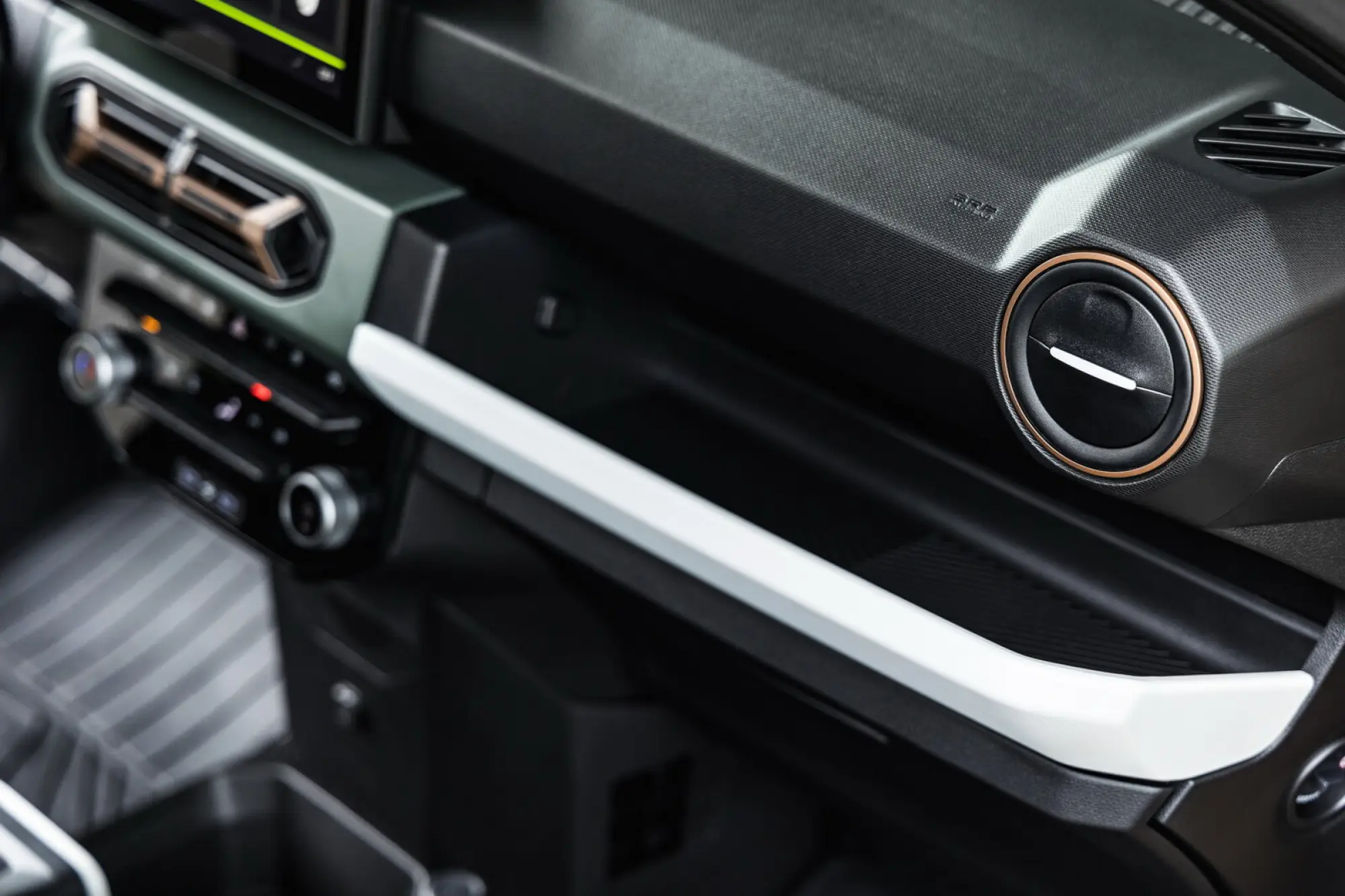 Dacia Spring 2025: prezzo, foto, dimensioni, allestimenti - 3