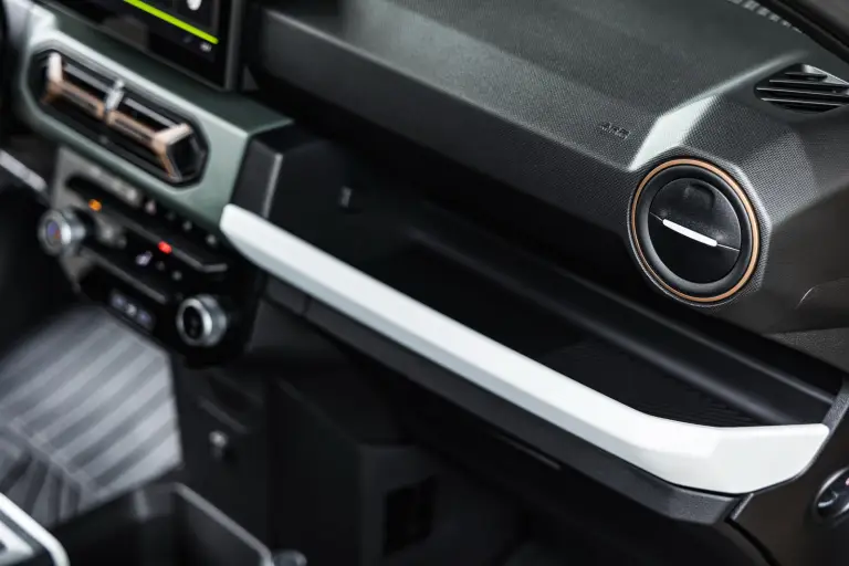 Dacia Spring 2025: prezzo, foto, dimensioni, allestimenti - 3