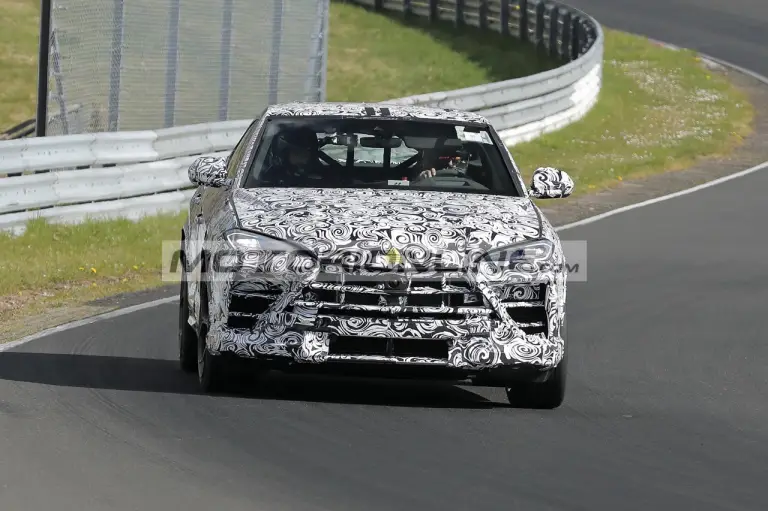 Lamborghini Urus - Foto spia 15-4-2025 - 1