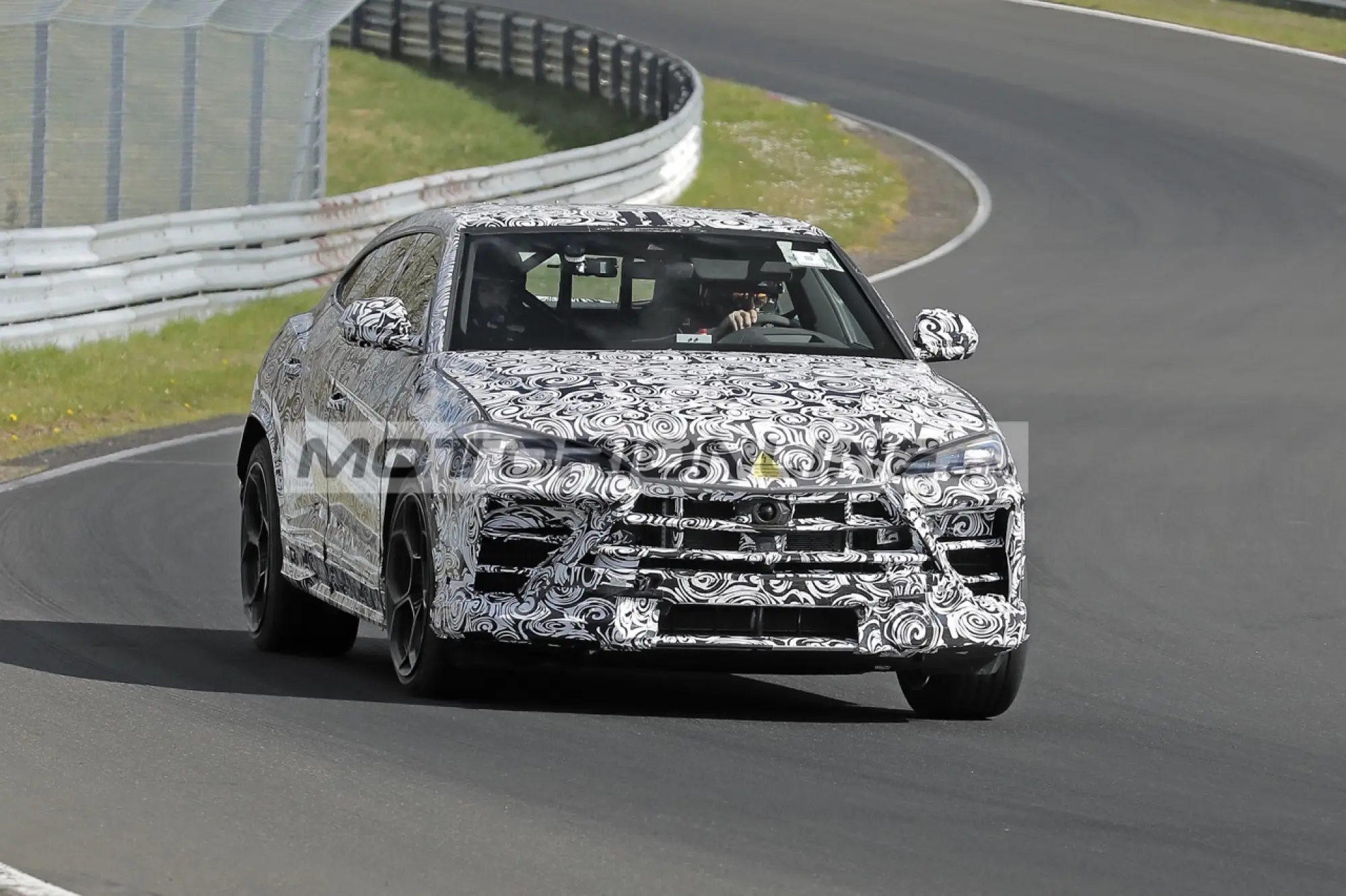 Lamborghini Urus - Foto spia 15-4-2025 - 2