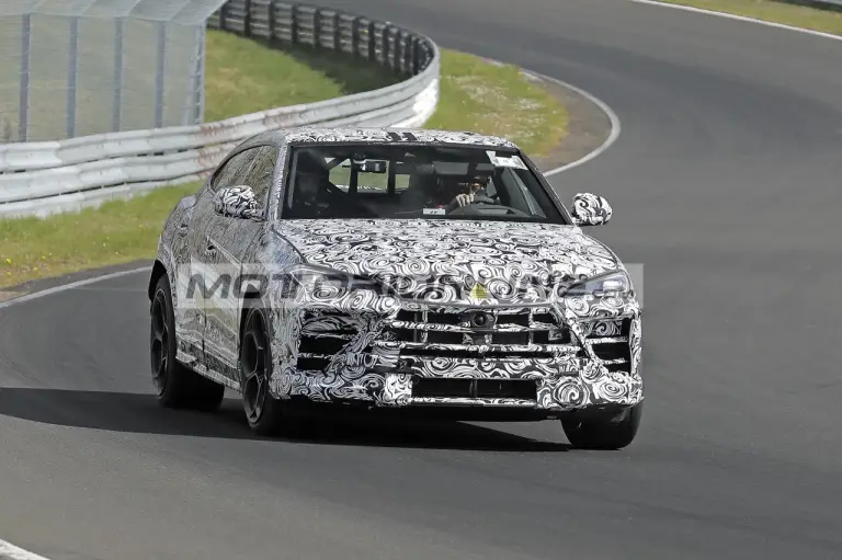Lamborghini Urus - Foto spia 15-4-2025 - 2