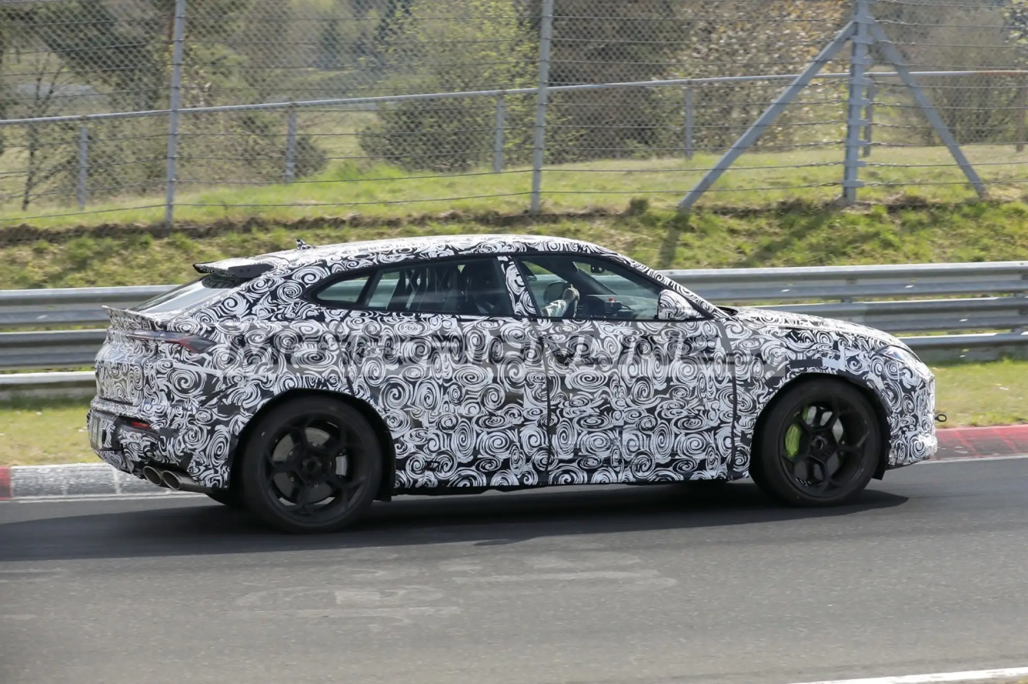 Lamborghini Urus - Foto spia 15-4-2025 - 5
