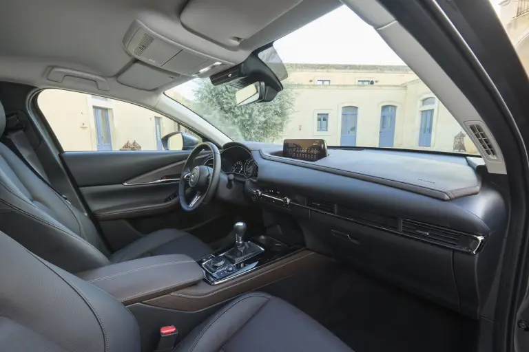 Mazda CX-30 2025: prezzo, foto, dimensioni e allestimenti - 2