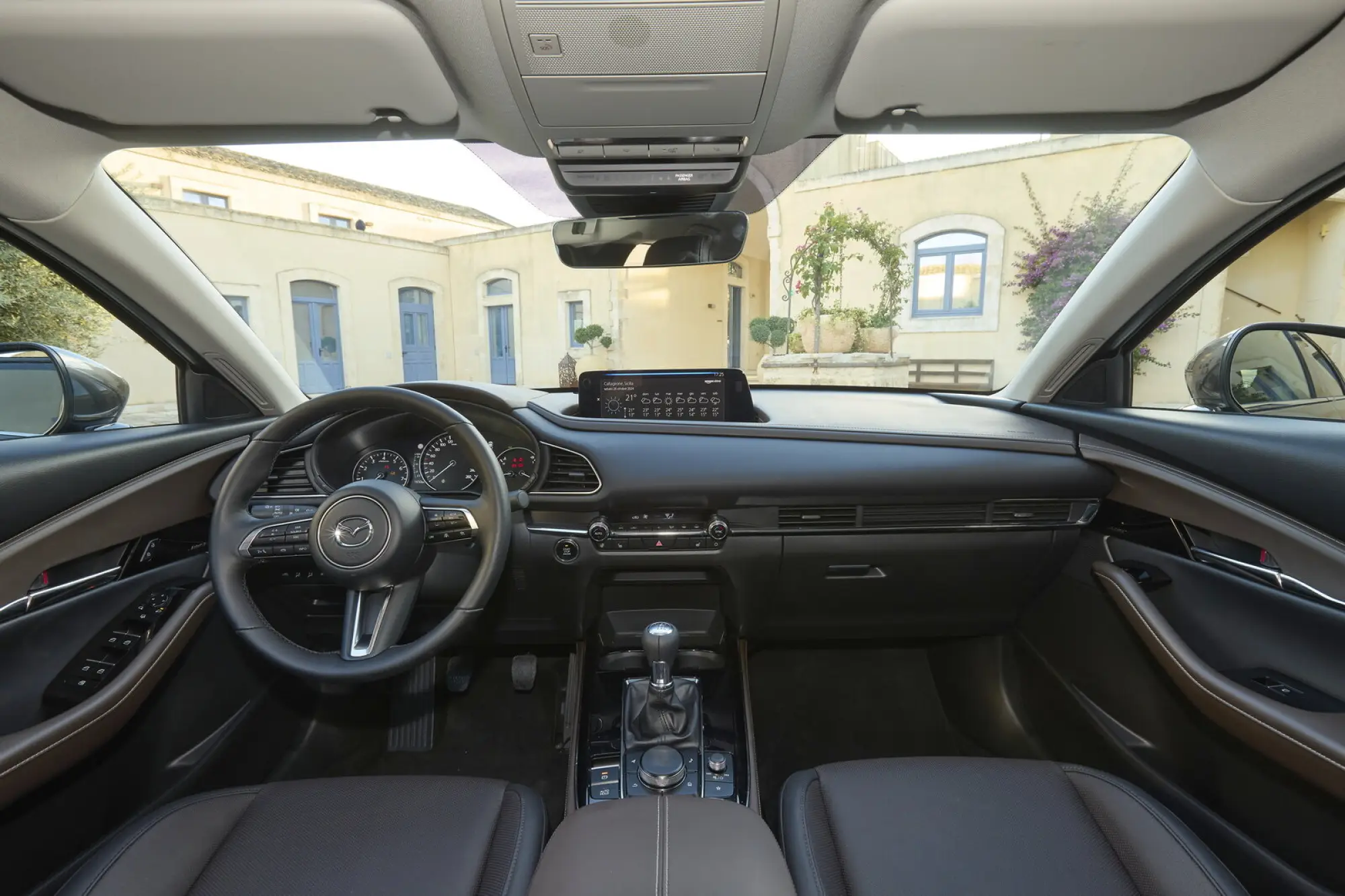 Mazda CX-30 2025: prezzo, foto, dimensioni e allestimenti - 1