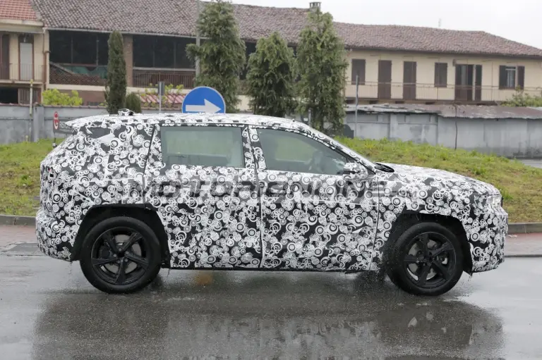 Jeep Compass - Foto spia 17-4-2025 - 1