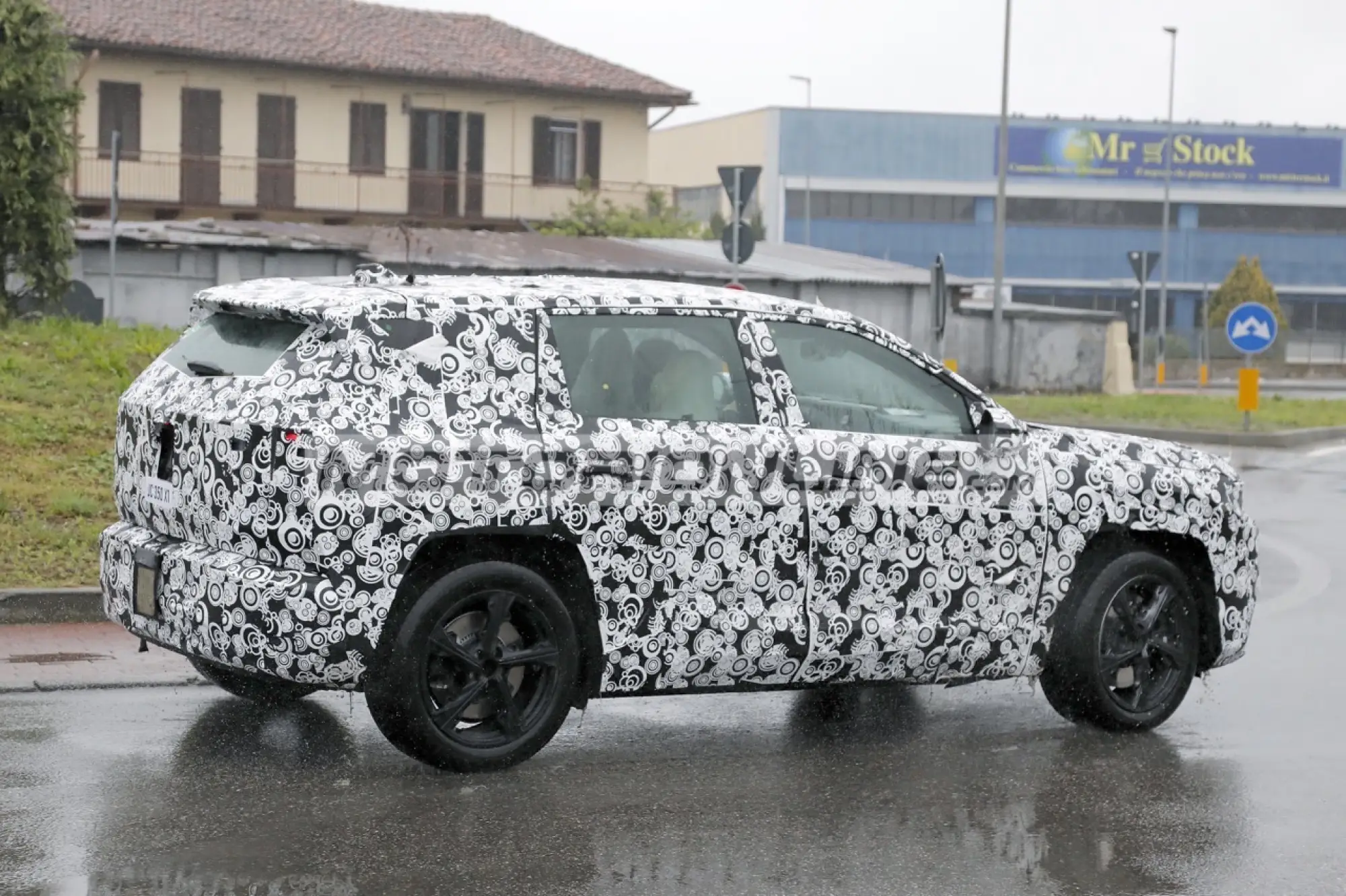 Jeep Compass - Foto spia 17-4-2025 - 3