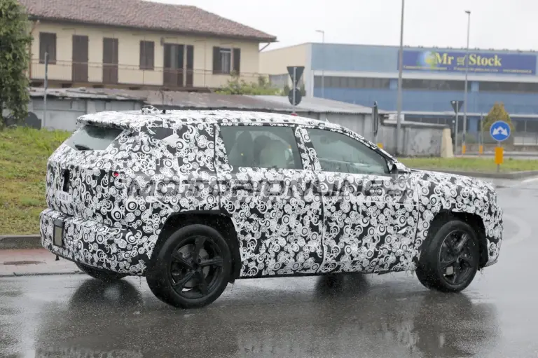 Jeep Compass - Foto spia 17-4-2025 - 3