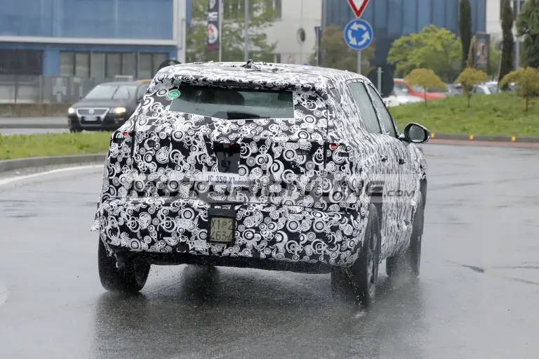 Jeep Compass - Foto spia 17-4-2025 - 9