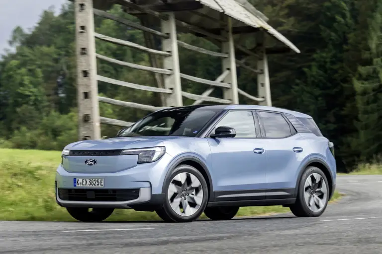 Ford Explorer 2025: prezzo, foto, dimensioni, allestimenti - 6