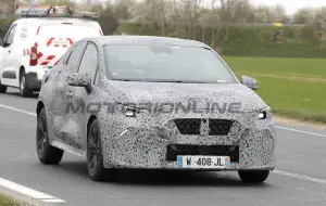 Renault Clio 2026 - Foto spia 23-04-2025 - 1