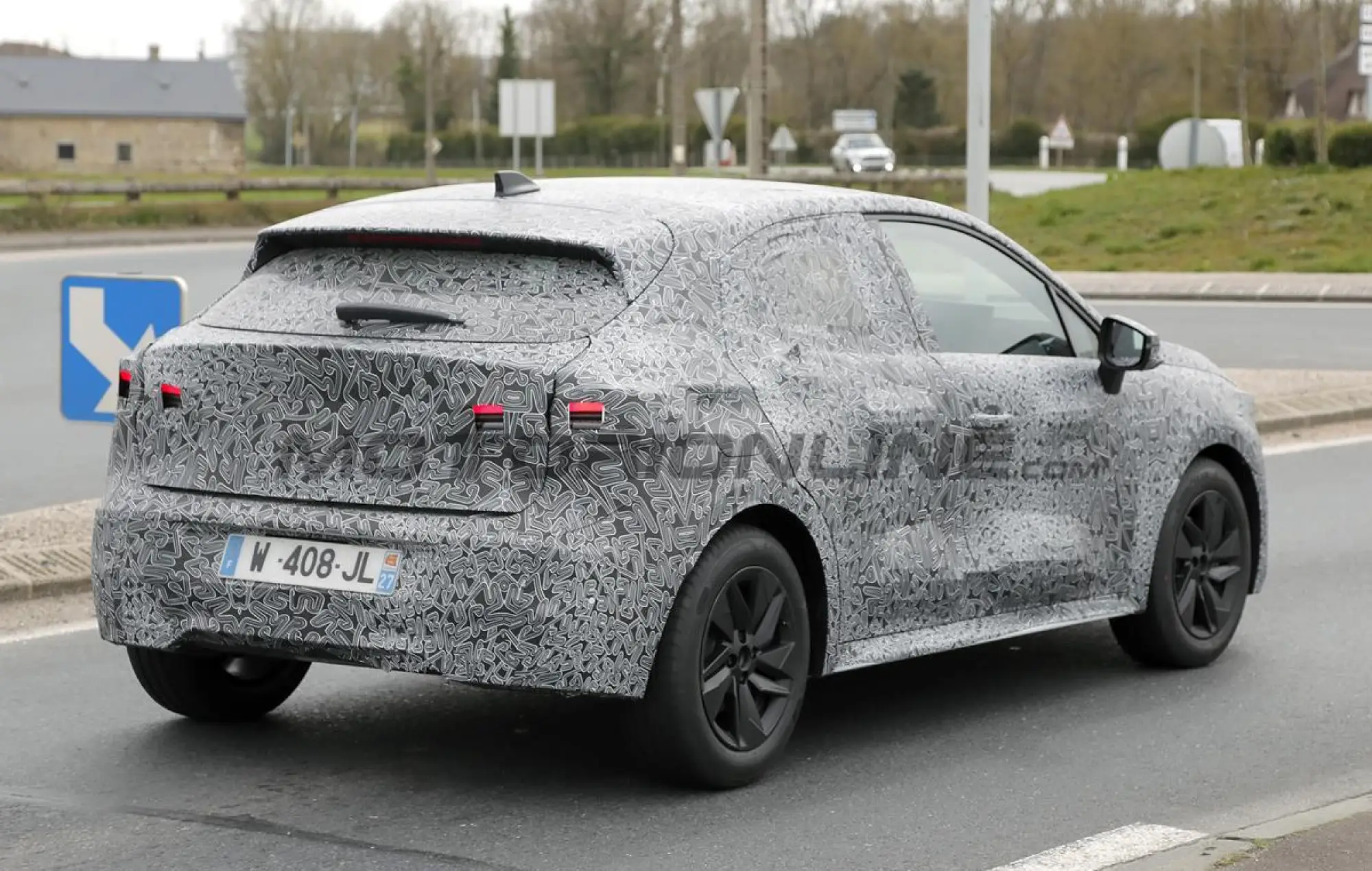 Renault Clio 2026 - Foto spia 23-04-2025 - 11