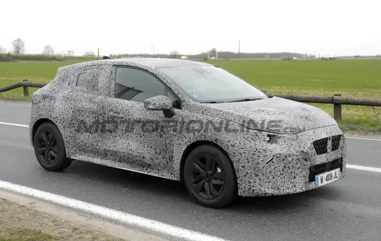 Renault Clio 2026 - Foto spia 23-04-2025 - 4