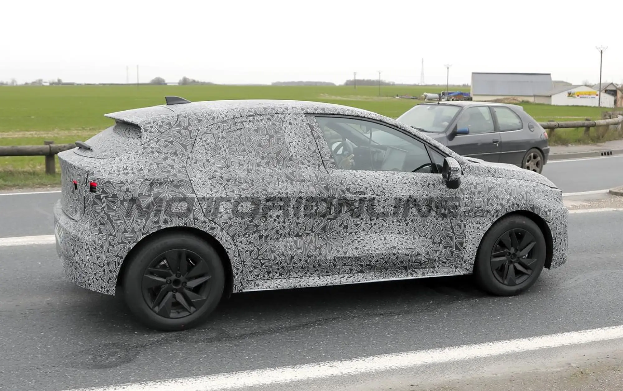 Renault Clio 2026 - Foto spia 23-04-2025 - 5