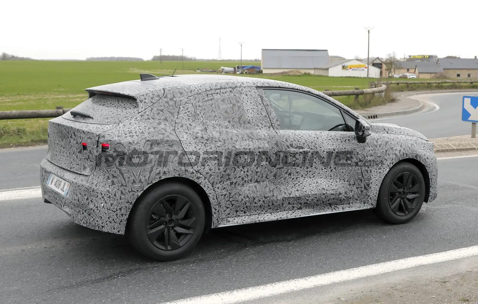 Renault Clio 2026 - Foto spia 23-04-2025 - 7
