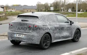 Renault Clio 2026 - Foto spia 23-04-2025 - 8