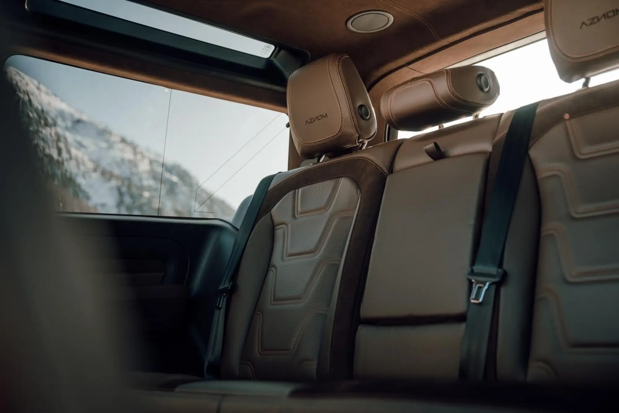 Land Rover Defender City Escape - Aznom Automotive - 10