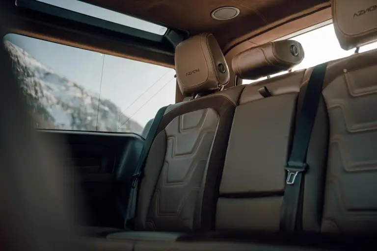 Land Rover Defender City Escape - Aznom Automotive - 10