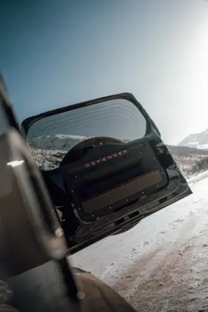 Land Rover Defender City Escape - Aznom Automotive - 17
