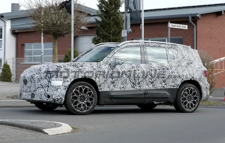 Mercedes GLB 2026 - Foto spia 25-04-2025 - 4