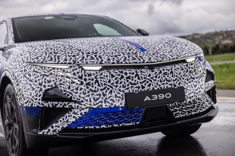 Alpine A390 - Test in pista Ladoux - 8