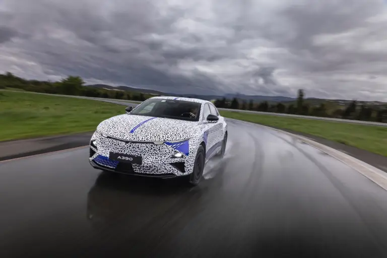 Alpine A390 - Test in pista Ladoux - 32