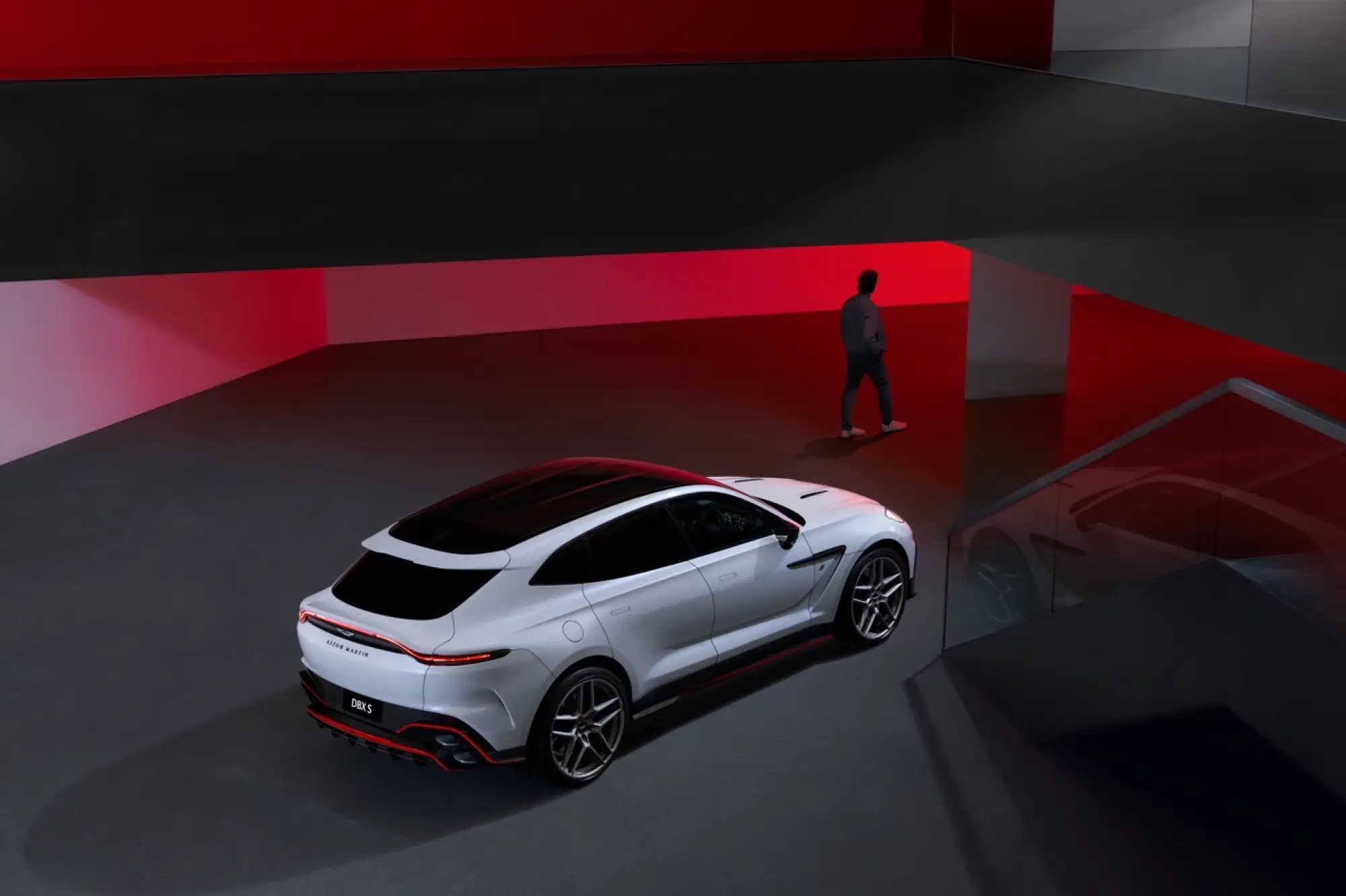 Aston Martin DBX S - Foto ufficiali - 2