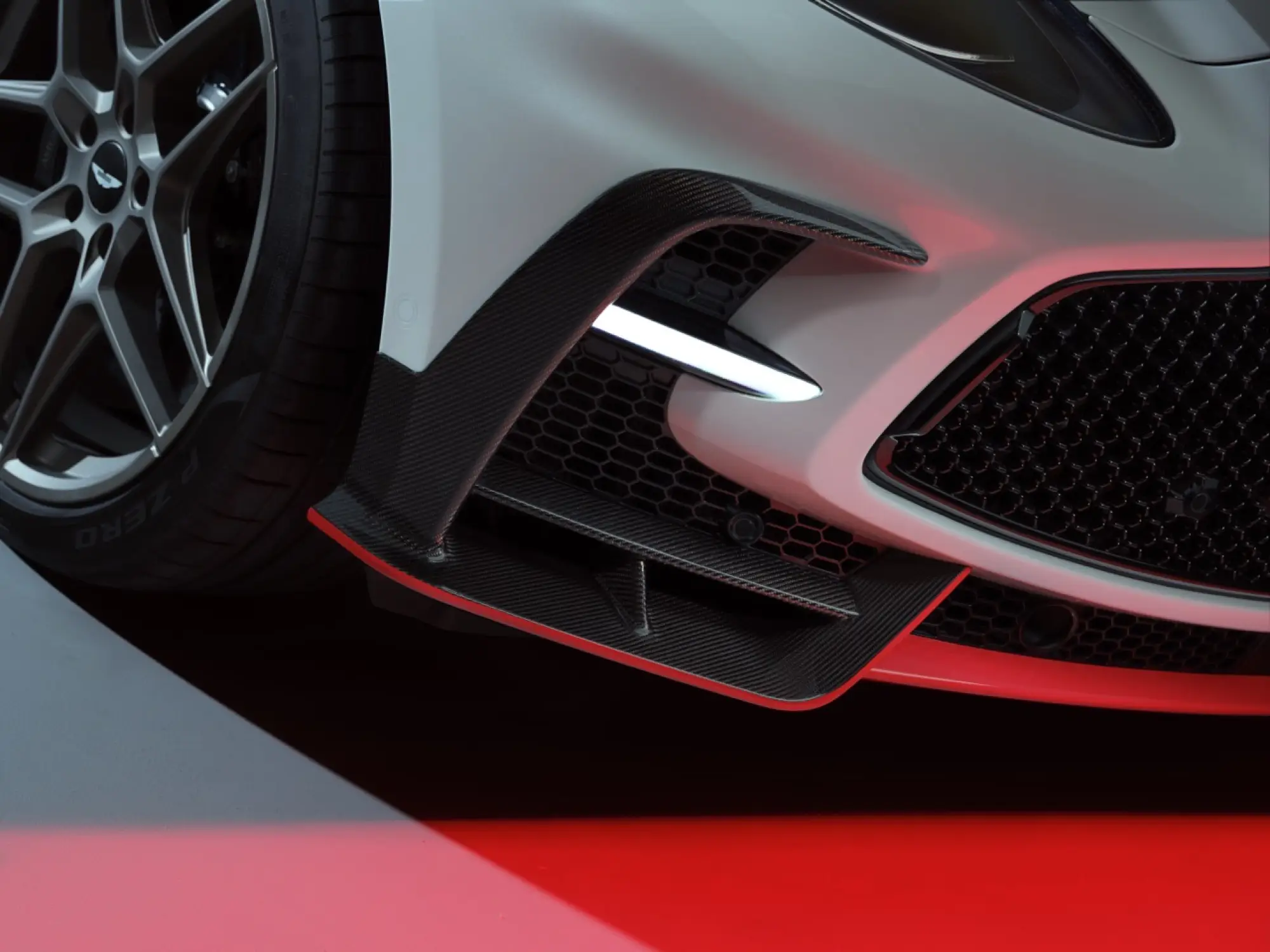 Aston Martin DBX S - Foto ufficiali - 15