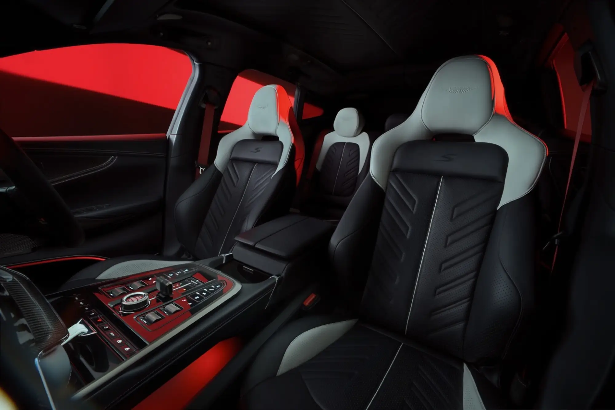 Aston Martin DBX S - Foto ufficiali - 17