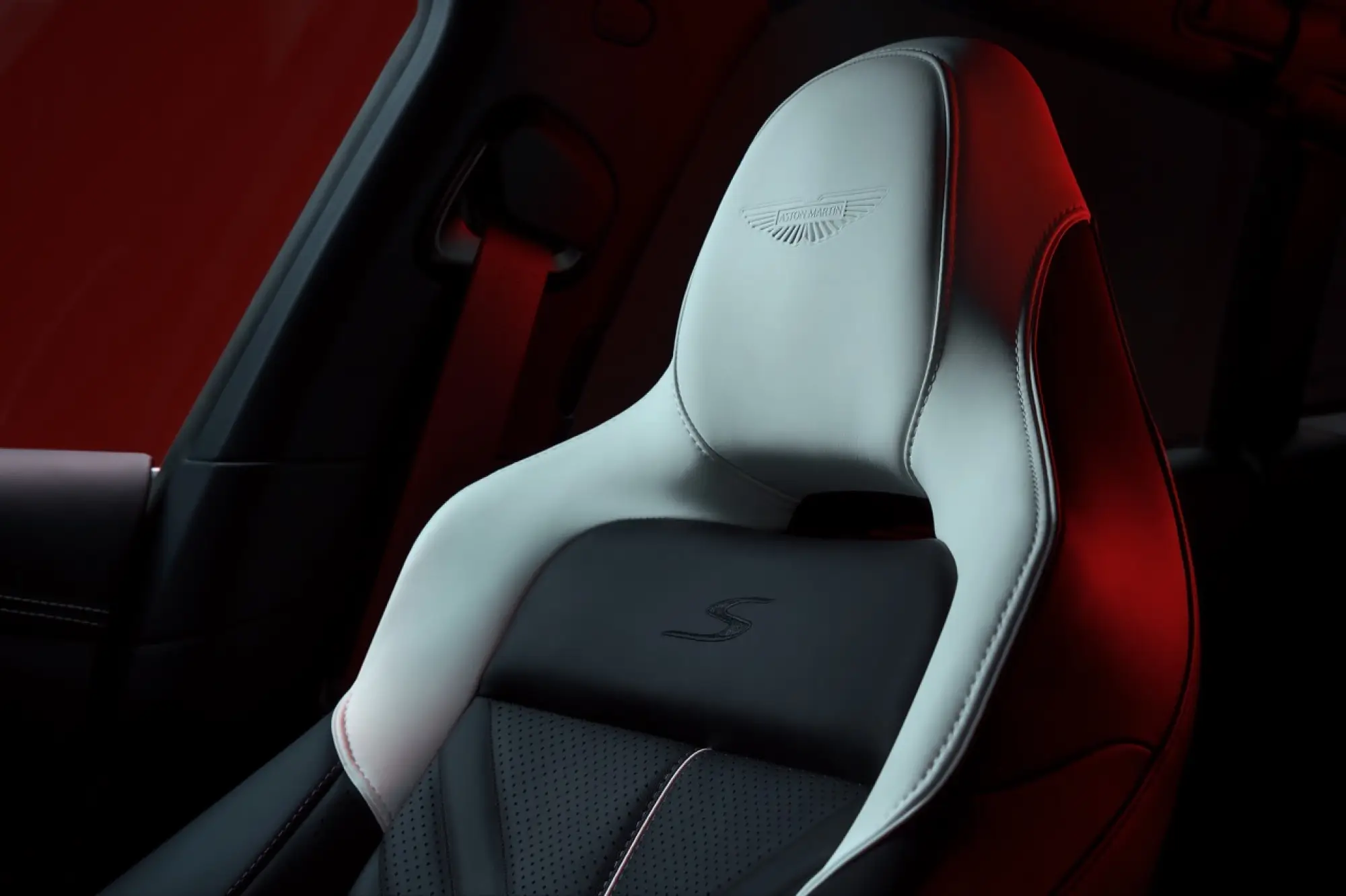 Aston Martin DBX S - Foto ufficiali - 16