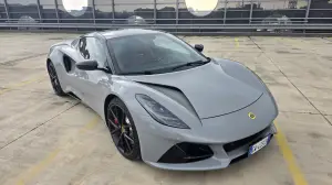 Lotus Emira 2025 prova su strada