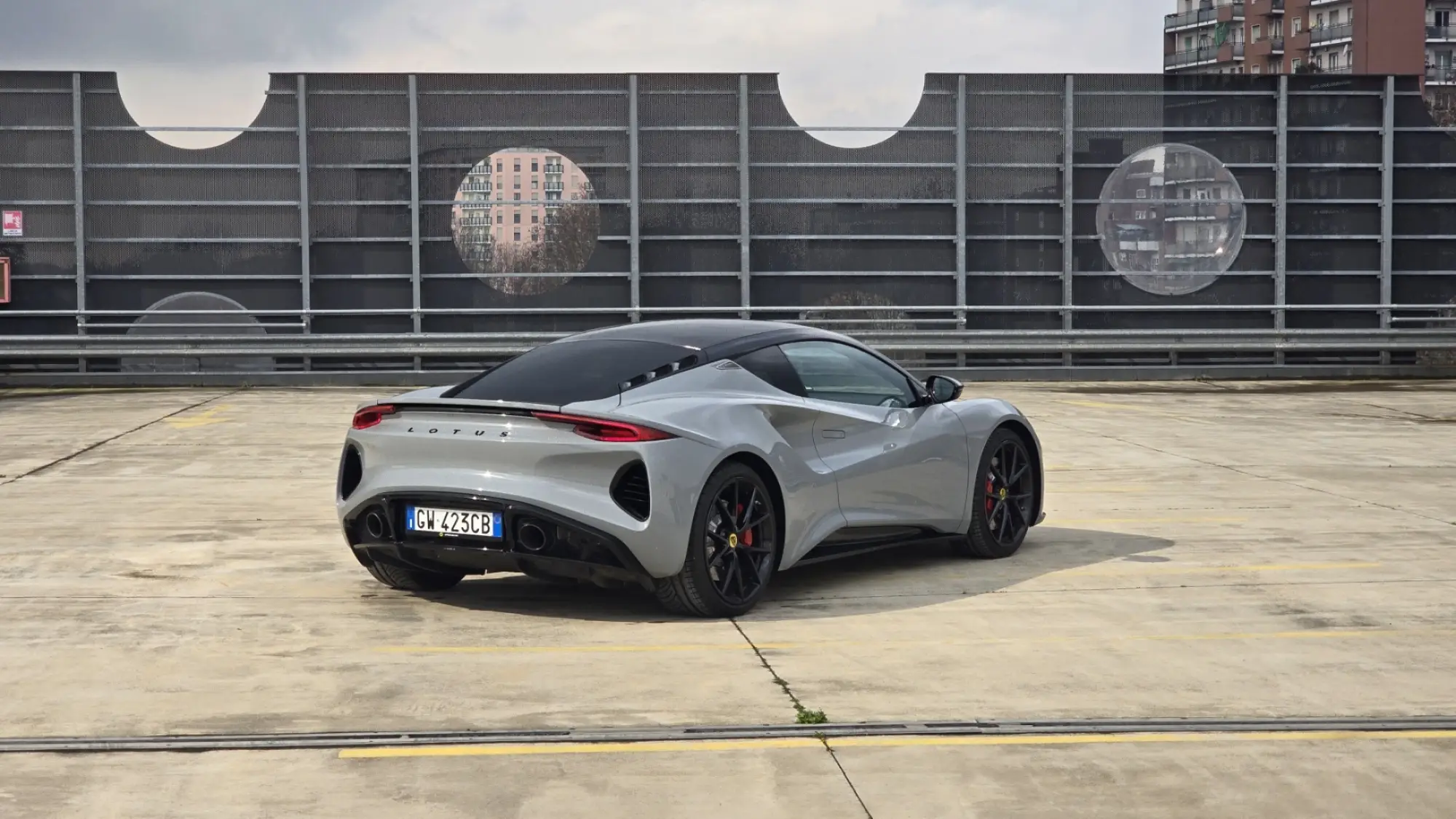 Lotus Emira 2025 prova su strada - 11