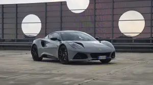 Lotus Emira 2025 prova su strada