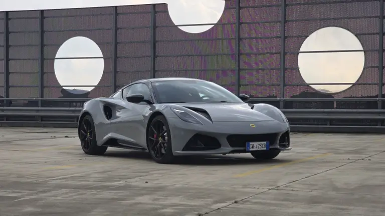 Lotus Emira 2025 prova su strada - 12