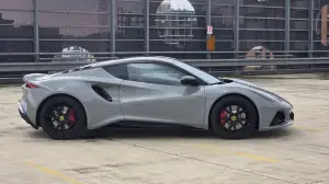 Lotus Emira 2025 prova su strada
