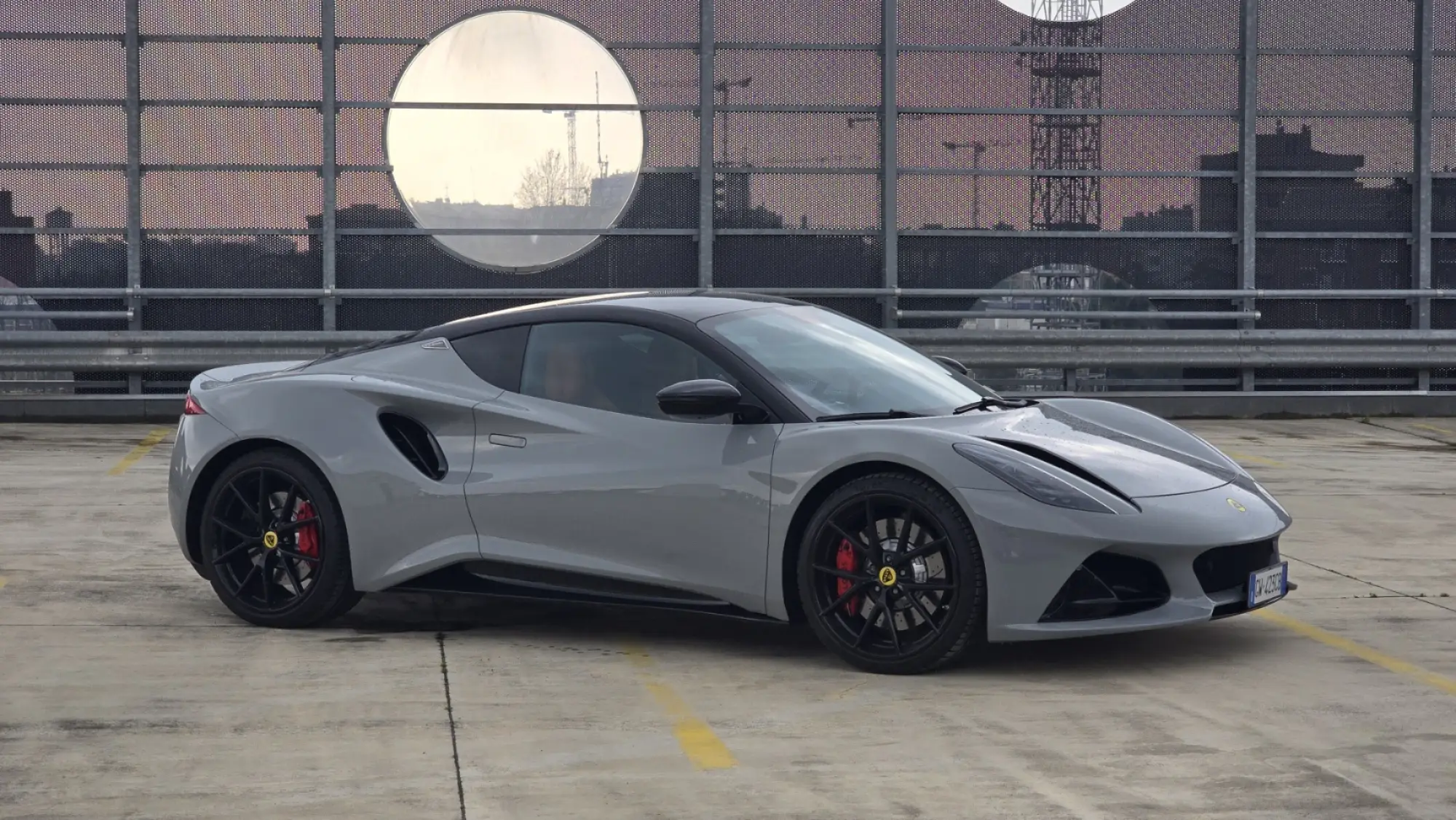 Lotus Emira 2025 prova su strada - 15